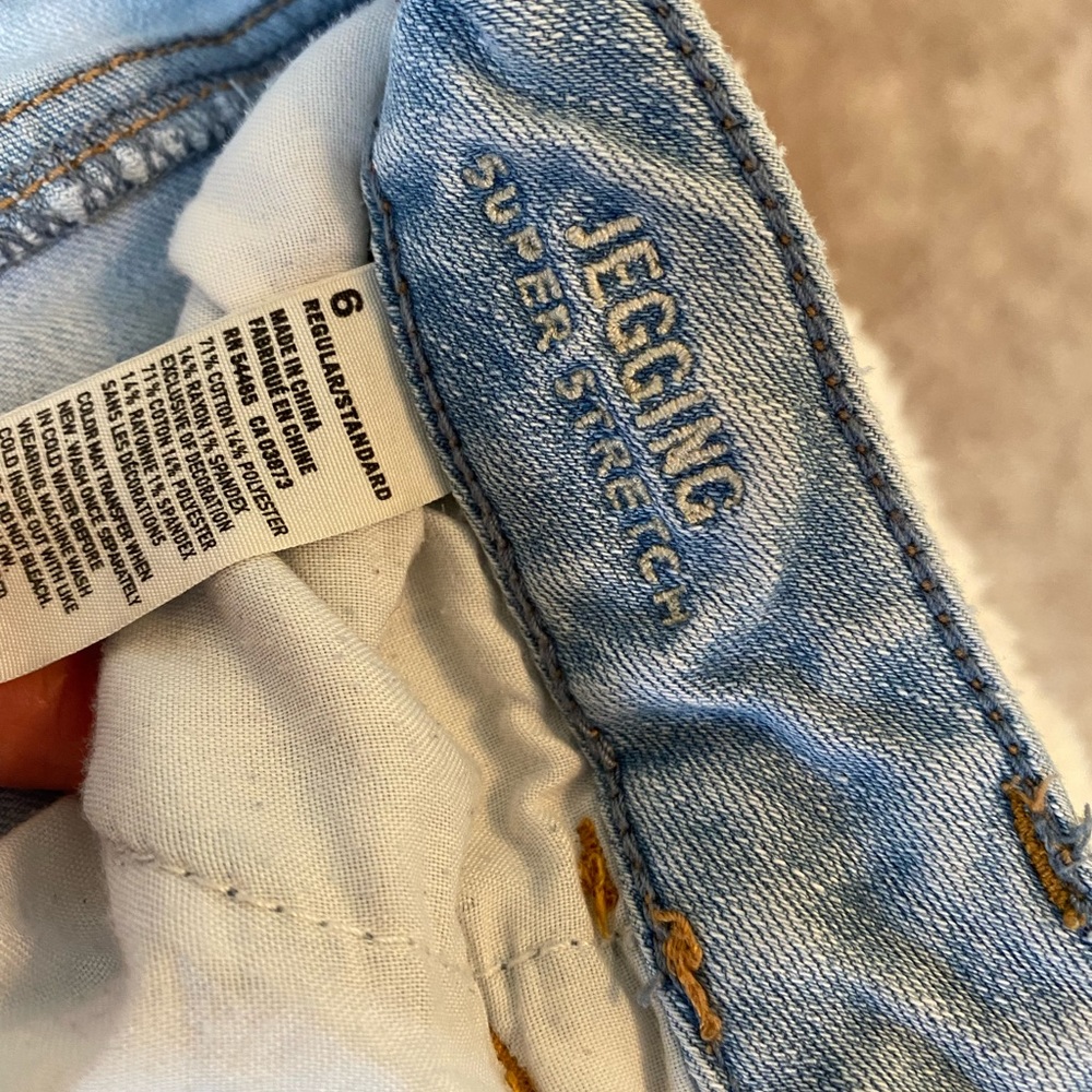 Distressed Jeggings - Picture 3 of 4